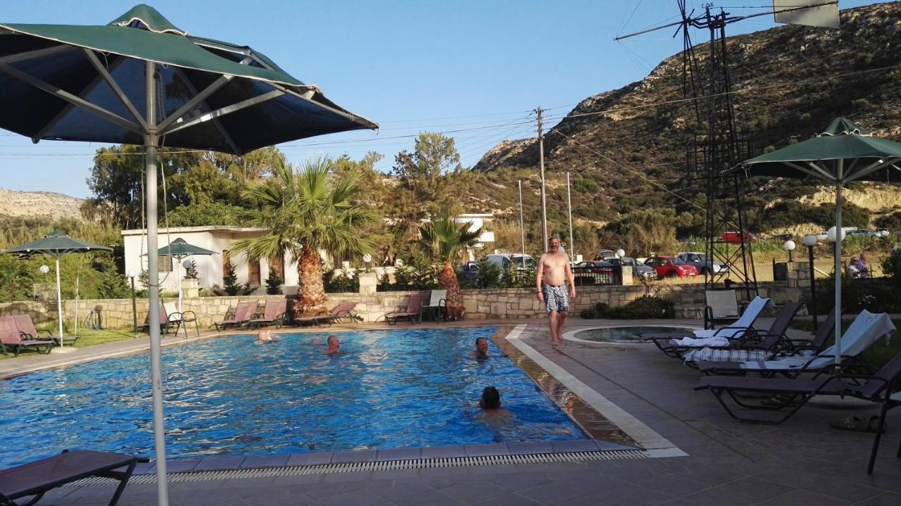 מטלה Dimitris Villa Hotel מראה חיצוני תמונה