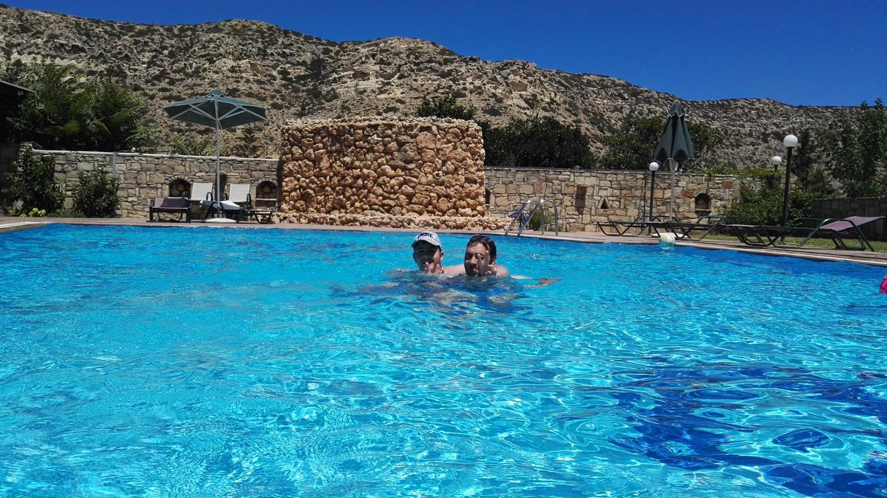 מטלה Dimitris Villa Hotel מראה חיצוני תמונה